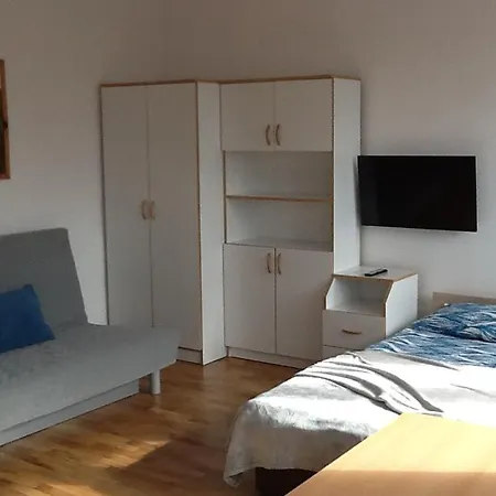 Goscinne Przy Plazy Homestay Rewa